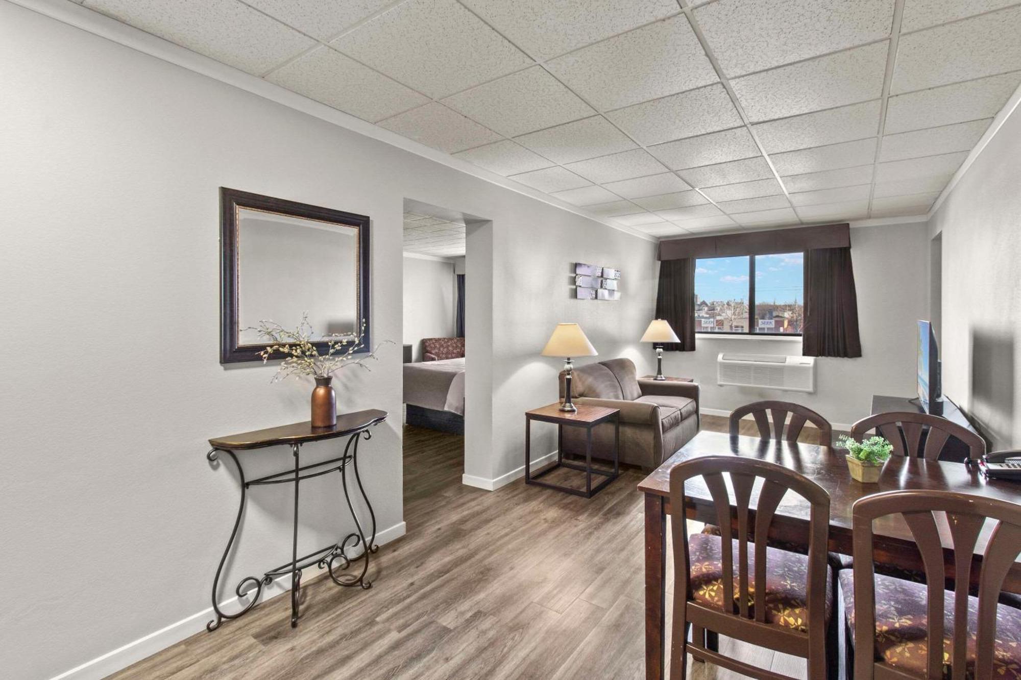 Quality Inn & Suites Downtown Green Bay Eksteriør billede
