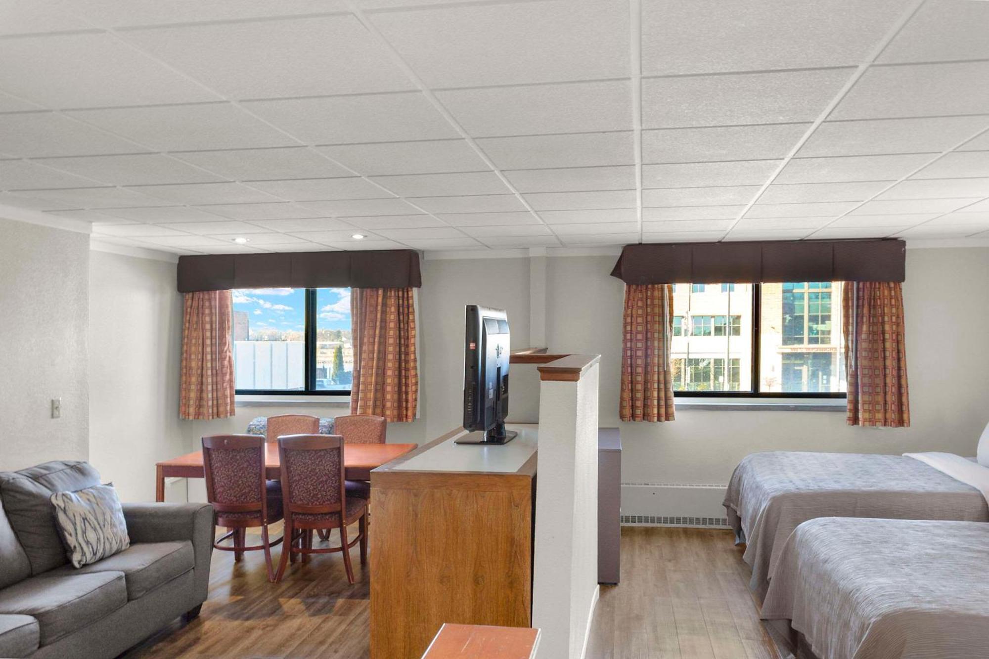 Quality Inn & Suites Downtown Green Bay Eksteriør billede